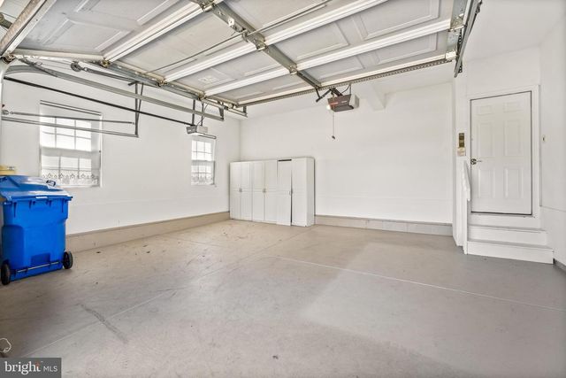 9 WATERS EDGE DR, Riverside, NJ 08075