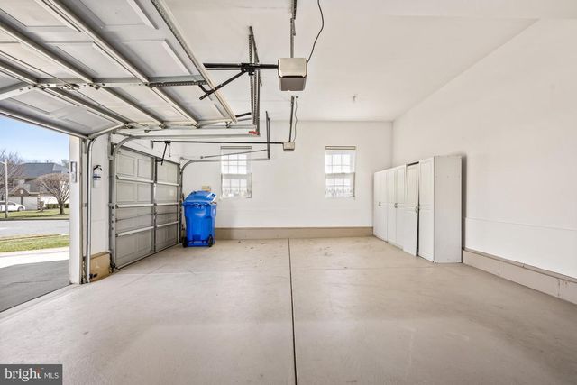 9 WATERS EDGE DR, Riverside, NJ 08075