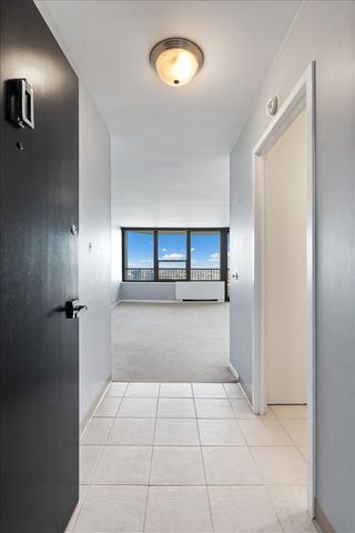 1560 N Sandburg Terrace 4003, Chicago, IL 60610