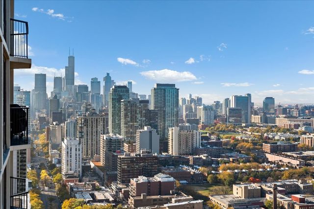 1560 N Sandburg Terrace 4003, Chicago, IL 60610