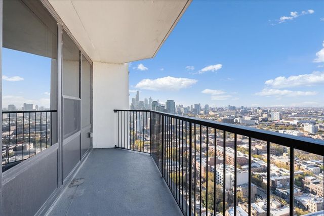 1560 N Sandburg Terrace 4003, Chicago, IL 60610