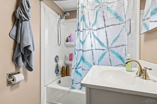 170 Mccarthy Lane, Saginaw, MI 48609