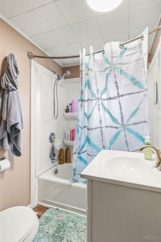 170 Mccarthy Lane, Saginaw, MI 48609