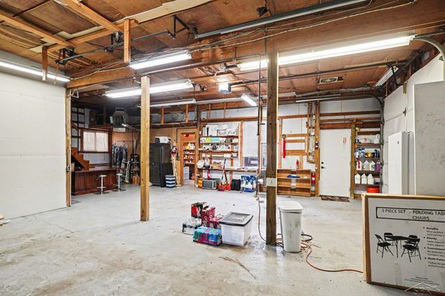 170 Mccarthy Lane, Saginaw, MI 48609