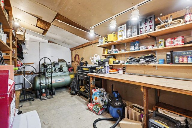 170 Mccarthy Lane, Saginaw, MI 48609