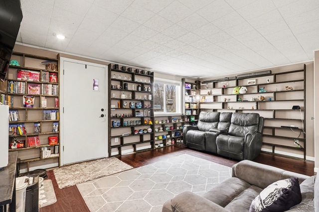 170 Mccarthy Lane, Saginaw, MI 48609