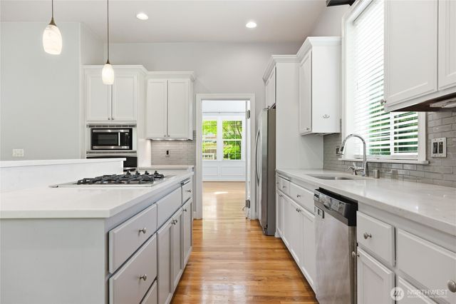 1915 10th Street Pl SW, Puyallup, WA 98371