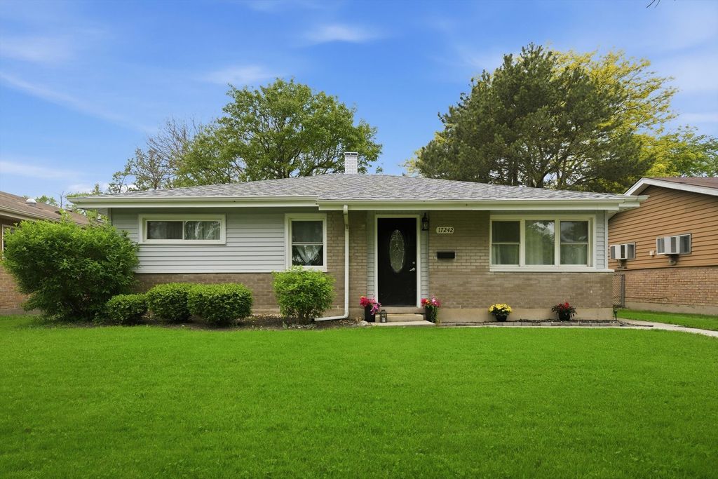 17242 Community Street, Lansing, IL 60438