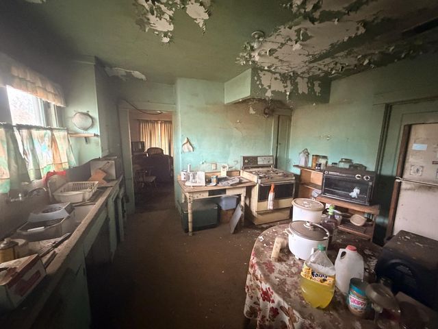 2111 E Hazelton Ave, Stockton, CA 95205