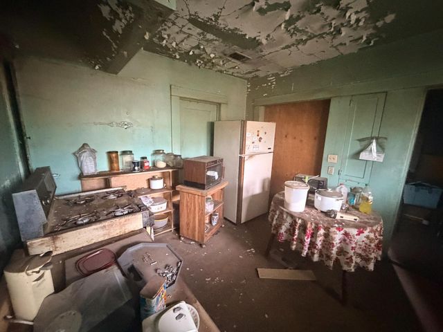 2111 E Hazelton Ave, Stockton, CA 95205