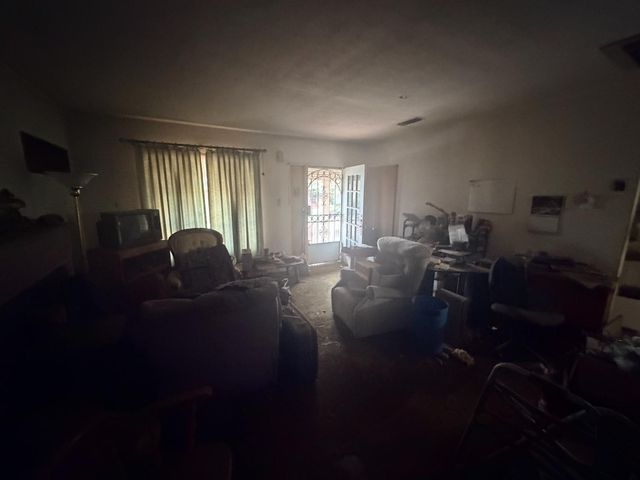 2111 E Hazelton Ave, Stockton, CA 95205