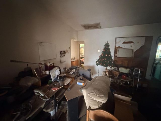 2111 E Hazelton Ave, Stockton, CA 95205