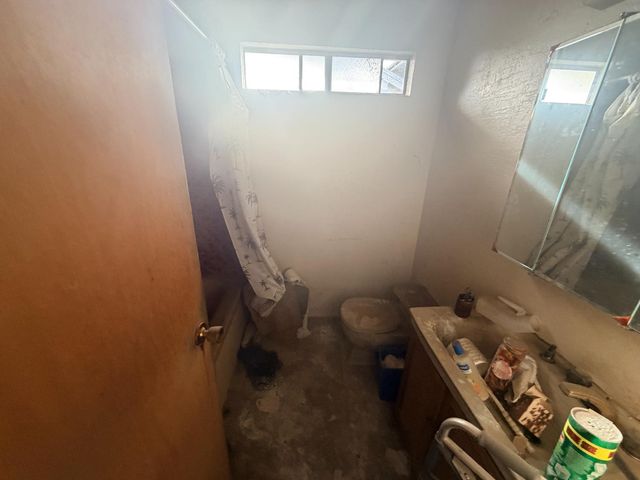 2111 E Hazelton Ave, Stockton, CA 95205