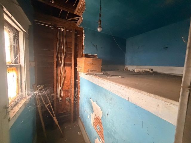 2111 E Hazelton Ave, Stockton, CA 95205