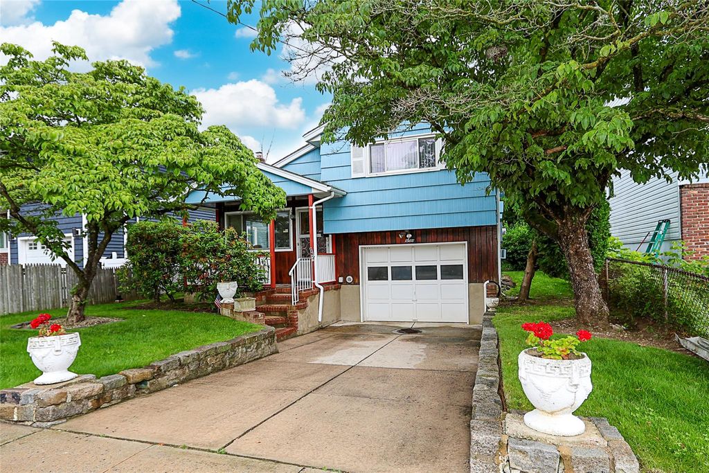 6 Pequot Avenue, Port Washington, NY 11050