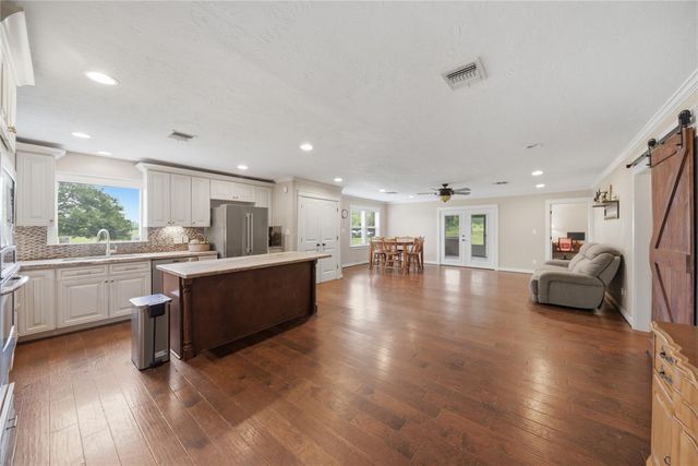 16292 Sycamore Rd, Cat Spring, TX 78933