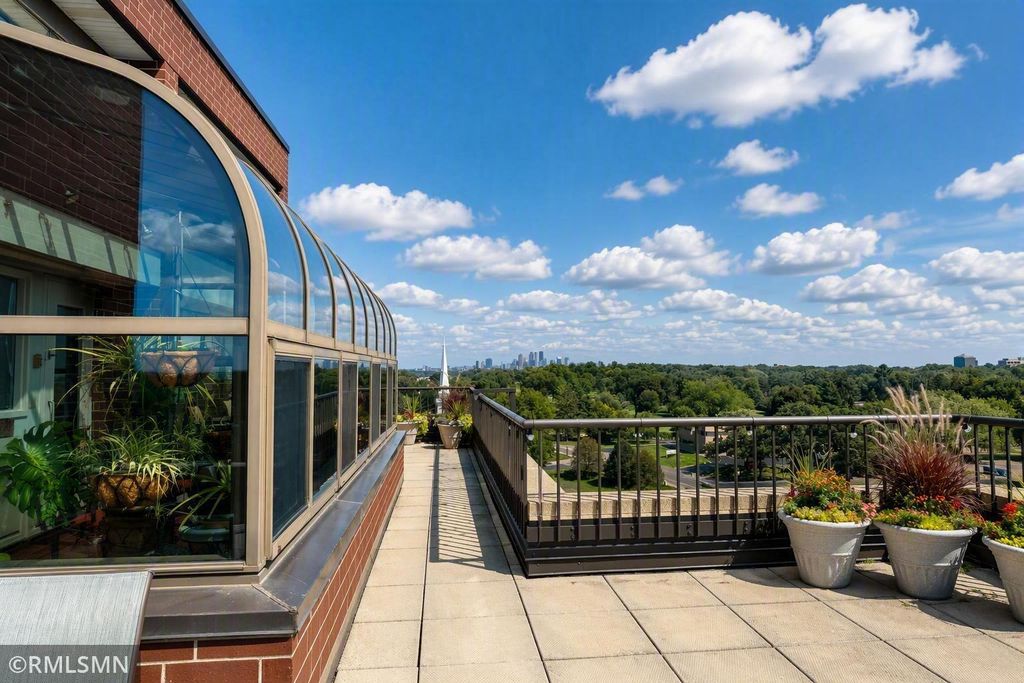 7600 Golden Valley Road 304, Golden Valley, MN 55427 — exterior