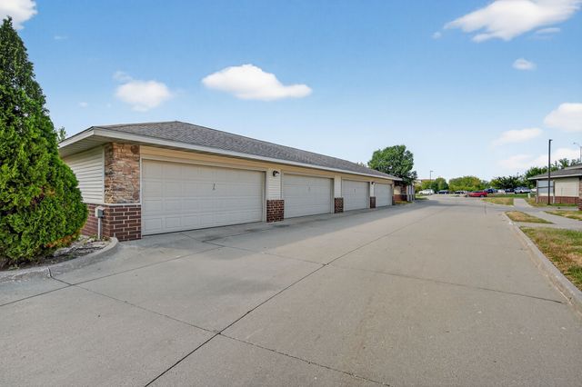 6350 Coachlight Drive 3204, West Des Moines, IA 50266