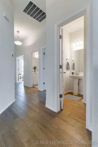 8406 E El Paso Street, Broken Arrow, OK 74014