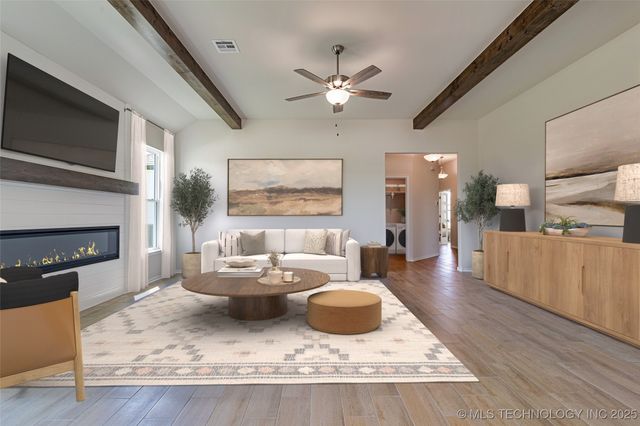 8406 E El Paso Street, Broken Arrow, OK 74014