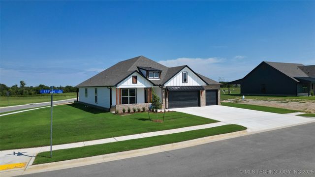 8406 E El Paso Street, Broken Arrow, OK 74014