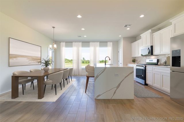 8406 E El Paso Street, Broken Arrow, OK 74014