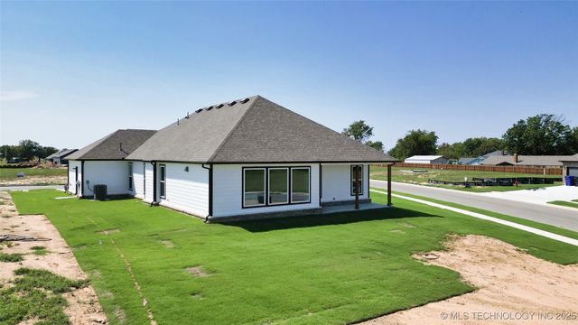 8406 E El Paso Street, Broken Arrow, OK 74014