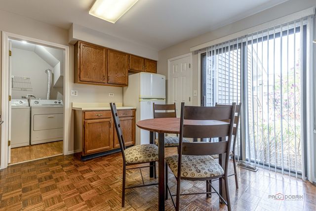 1090 Pine Tree Circle N, Buffalo Grove, IL 60089