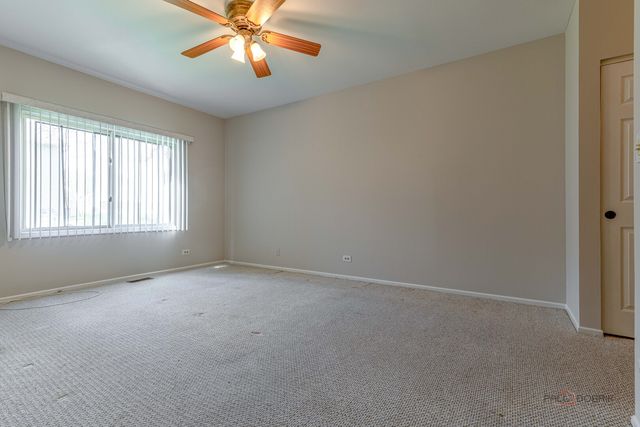1090 Pine Tree Circle N, Buffalo Grove, IL 60089