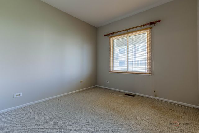 1090 Pine Tree Circle N, Buffalo Grove, IL 60089