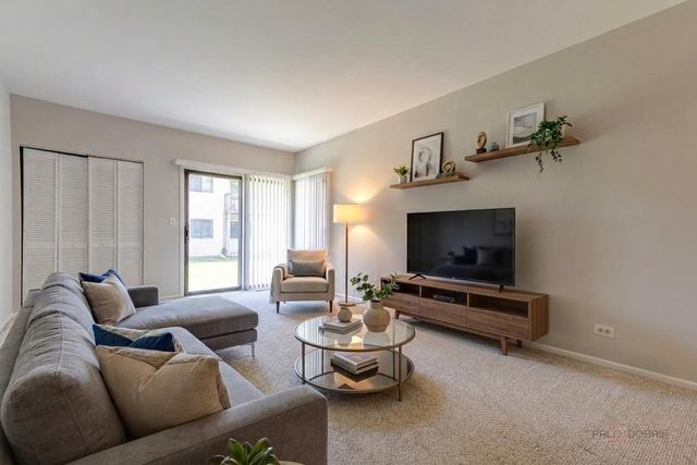 1090 Pine Tree Circle N, Buffalo Grove, IL 60089