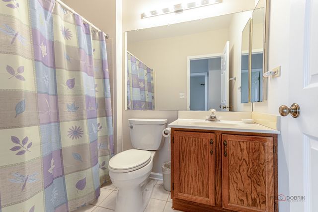 1090 Pine Tree Circle N, Buffalo Grove, IL 60089
