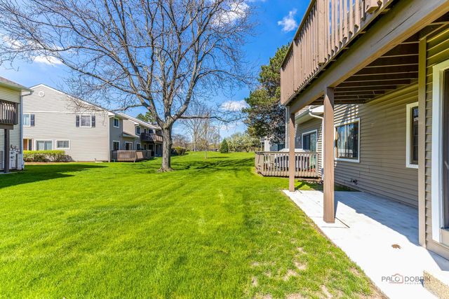 1090 Pine Tree Circle N, Buffalo Grove, IL 60089
