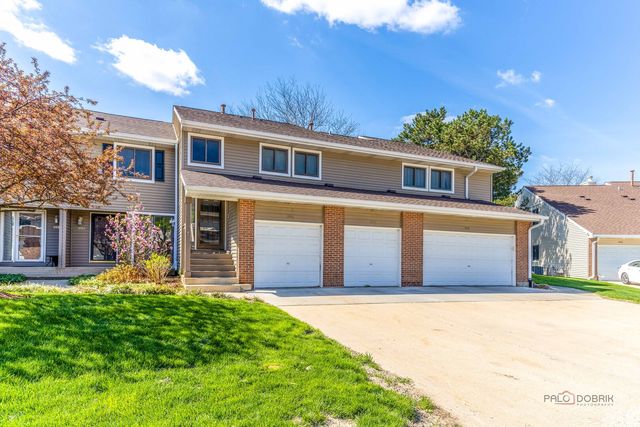 1090 Pine Tree Circle N, Buffalo Grove, IL 60089