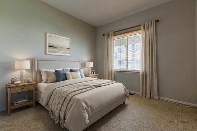 1090 Pine Tree Circle N, Buffalo Grove, IL 60089