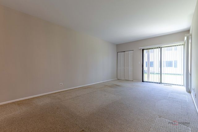 1090 Pine Tree Circle N, Buffalo Grove, IL 60089