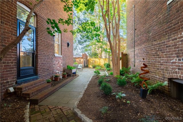 2606 W Grace St, Richmond, VA 23220