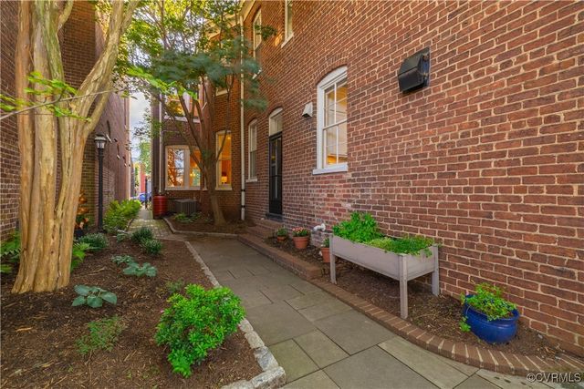 2606 W Grace St, Richmond, VA 23220