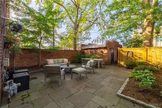 2606 W Grace St, Richmond, VA 23220