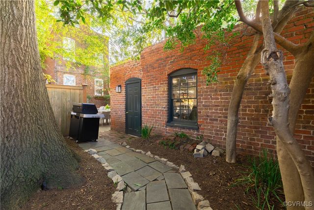 2606 W Grace St, Richmond, VA 23220