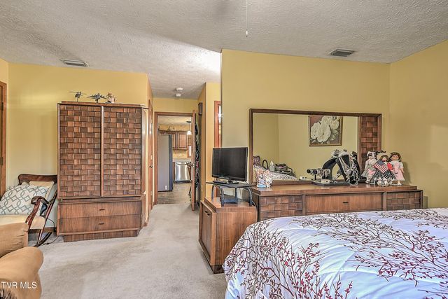 805 Clairmont Road, Johnson City, TN 37601