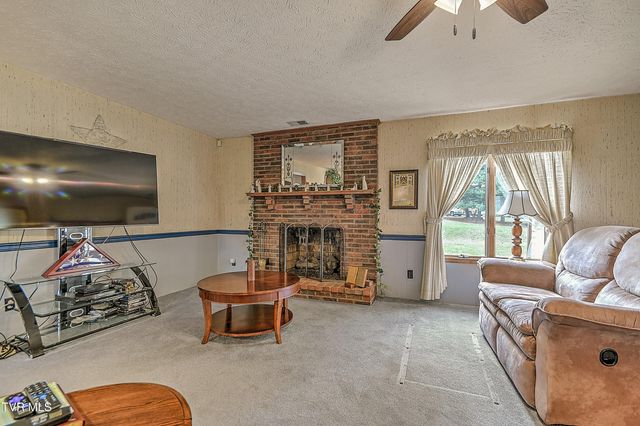 805 Clairmont Road, Johnson City, TN 37601