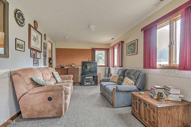 805 Clairmont Road, Johnson City, TN 37601