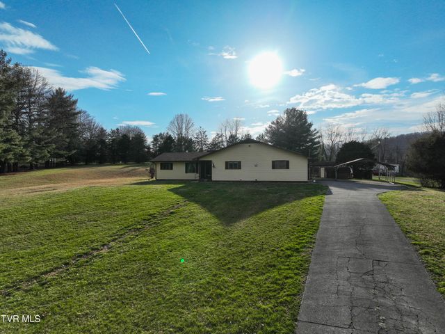 805 Clairmont Road, Johnson City, TN 37601