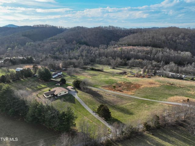 805 Clairmont Road, Johnson City, TN 37601
