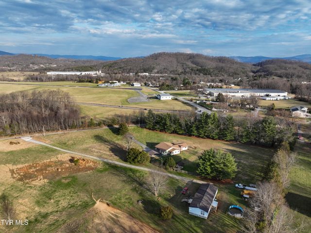 805 Clairmont Road, Johnson City, TN 37601