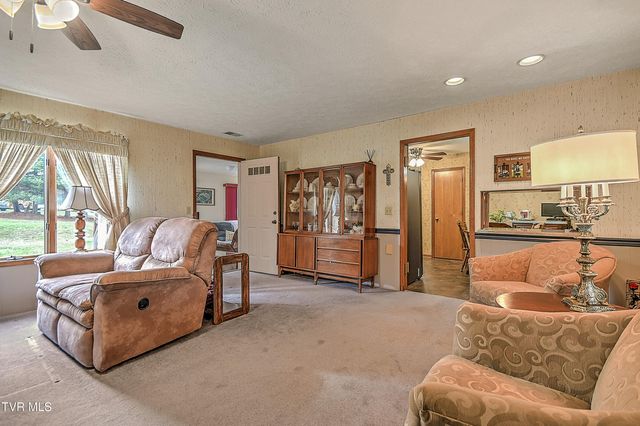 805 Clairmont Road, Johnson City, TN 37601