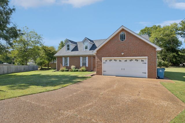 709 Saddle Trail Ct, Hermitage, TN 37076
