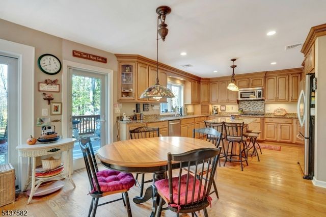 237 Cedar Ln, River Vale Twp., NJ 07675