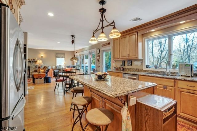 237 Cedar Ln, River Vale Twp., NJ 07675